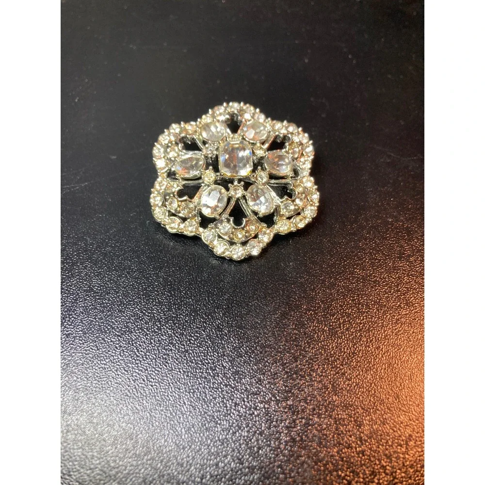 Vintage Clear Rhinestone Brooch Openwork‎ Filigree Silver Tone Pin Emerald Cut